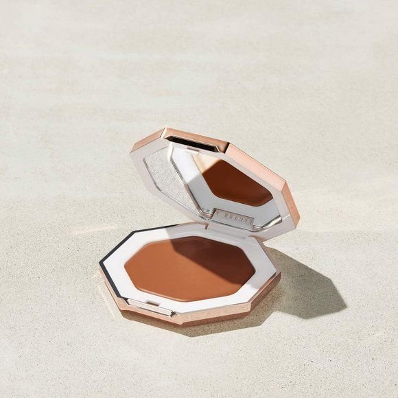 Fenty Beauty Cheeks Out Bronzer en crema